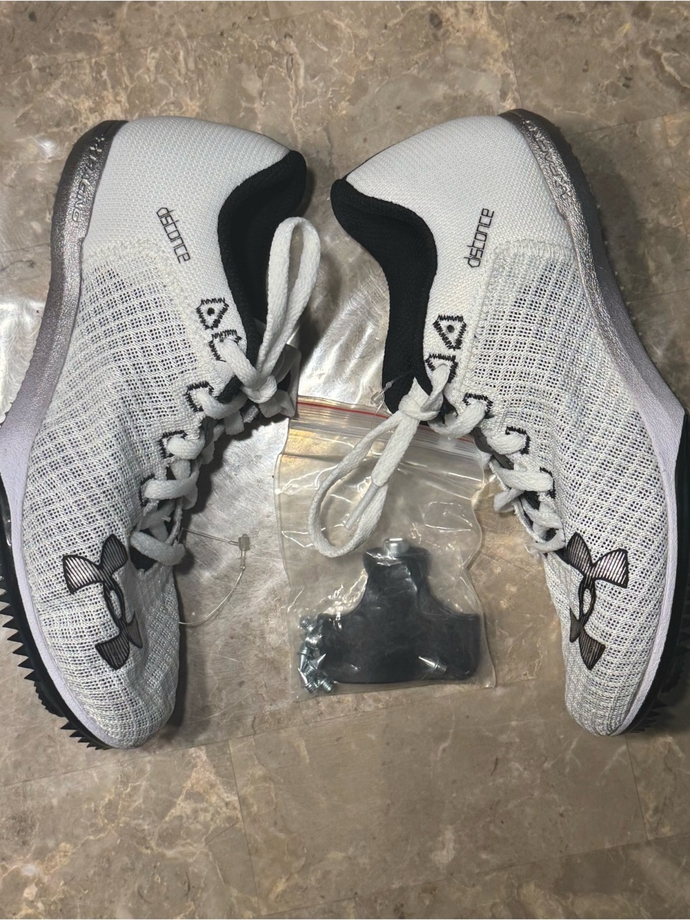 New Under Armour Kick Distance 4 track spikes 
Men’s size 5
Women’s size 6.5 - Picture 9 of 11